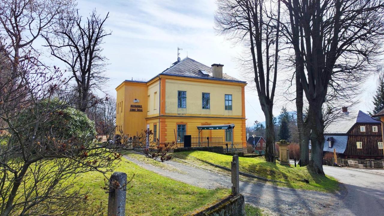 Hotel Stara Skola Mezná Buitenkant foto
