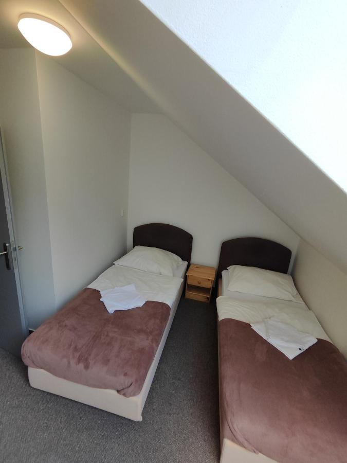 Hotel Stara Skola Mezná Buitenkant foto
