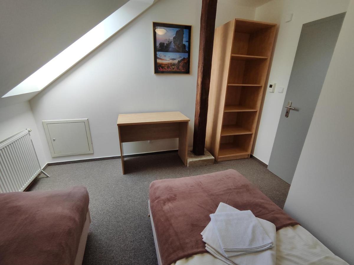 Hotel Stara Skola Mezná Buitenkant foto